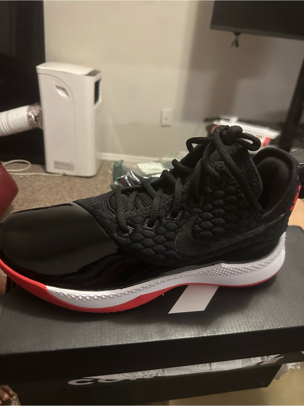 Nike Black and Red Men's Low-Top Sneakers